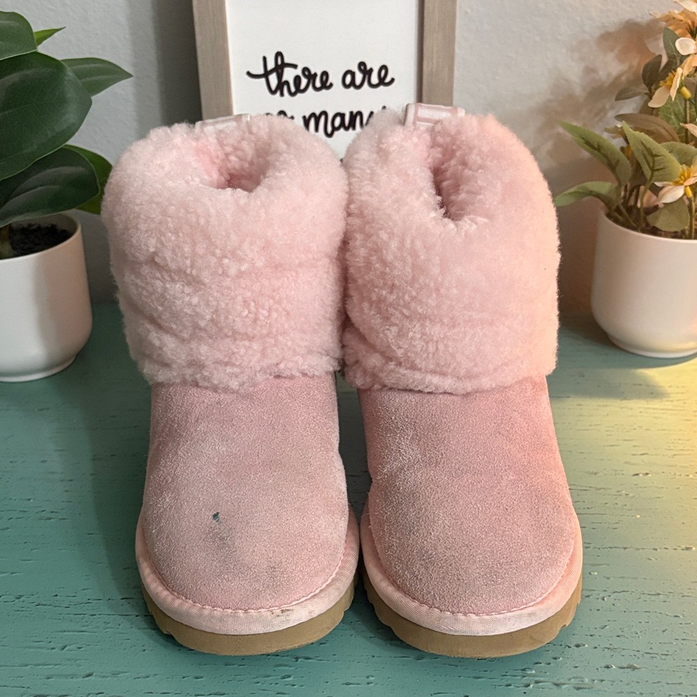 Cozy Pink Ugg Boots SZ 4 Girls box 145